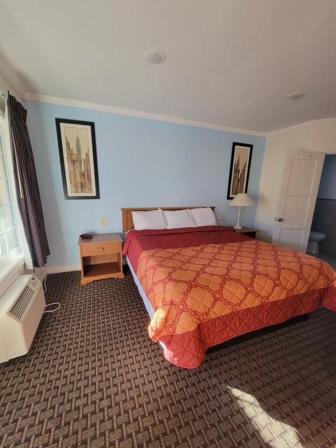 Townhouse Motel *